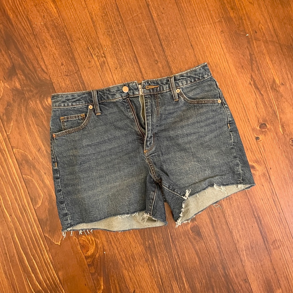 Universal Thread Shorts